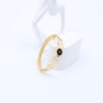 ⁦سوار لون ذهبي بتصميم دوائر أسود وأبيض⁩ - الصورة ⁦2⁩