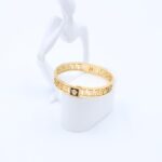 سوار لون ذهبي