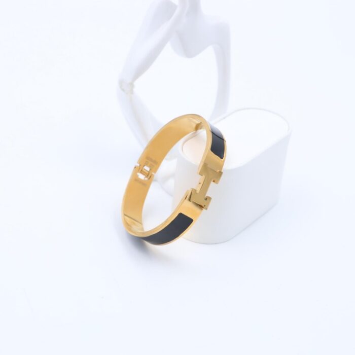 ⁦سوار لون ذهبي وأسود⁩ - الصورة ⁦2⁩