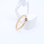 ⁦سوار لون ذهبي مع اركون فضي بتصميم دائره أسود⁩ - الصورة ⁦2⁩