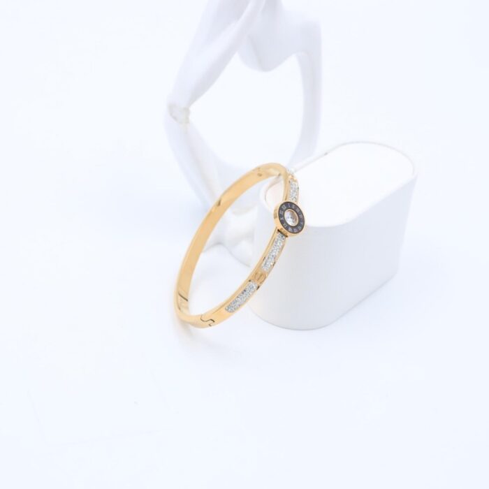 ⁦سوار لون ذهبي مع اركون فضي بتصميم دائره أسود⁩ - الصورة ⁦2⁩