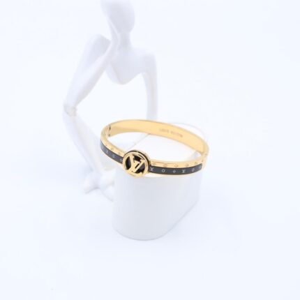 سوار لون ذهبي تفاصيل أسود