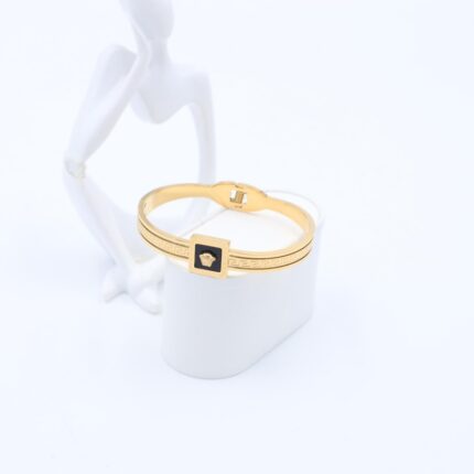 سوار لون ذهبي بتصميم مربع أسود