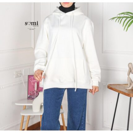 بلوزة للصبايا لون أبيض شتوية من Sami Boutiqe