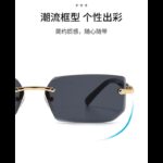 ⁦نظارة عدسات ناعمة اطار اسود وذهبي⁩ - الصورة ⁦3⁩