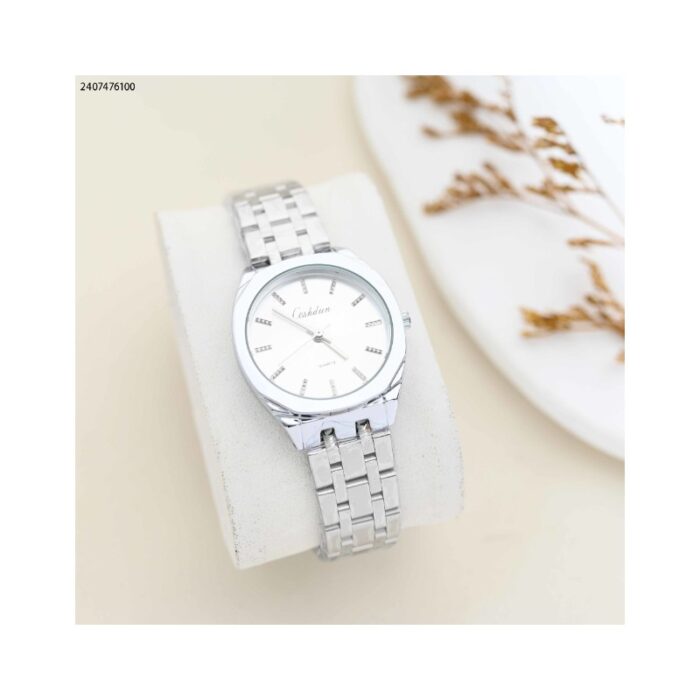 ⁦ساعة نسائية دائرية اللون فضي من ماركة FJ مع كفالة سنتين ضد تغير اللون⁩ - الصورة ⁦2⁩