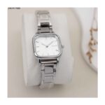 ساعة نسائية مربعة اللون فضي من ماركة FJ مع كفالة سنتين ضد تغير اللون