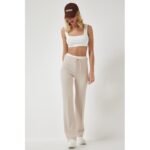 بنطلون باللون البيج