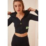 جايكت قصير باللون الاسود