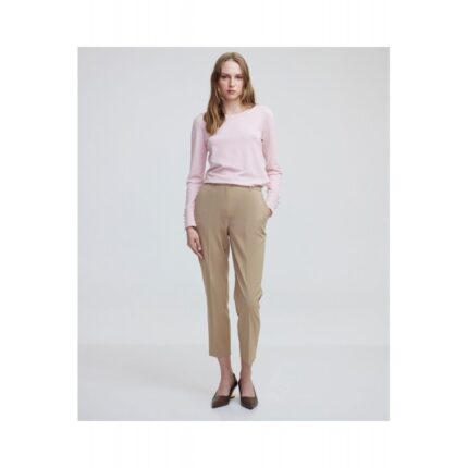 بنطلون رسمي باللون البيج الفاتح