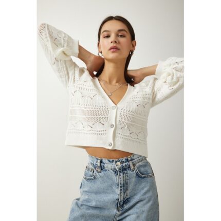 جرزة صوف شتوي مخرمة باللون الابيض