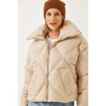 جاكيت قصير نفخ شتوي باللون الايفوري