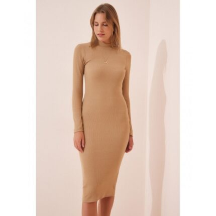 فستان طويل مكسم شتوية باللون البيج