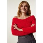 بلوزة شتوية باللون الاحمر