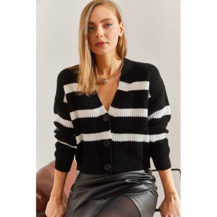 جرزة مقلمة باللون الاسود والابيض ازرار سوداء