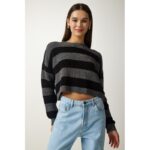 بلوزة شتوية صوف مخططة باللون الاسود والسكني One Size