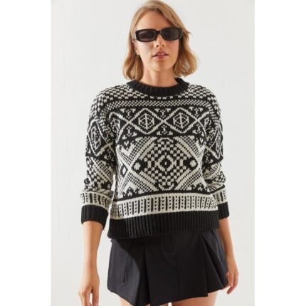 بلوزة شتوية مغلمة باللون الاسود والابيض One Size