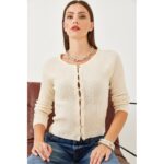 جرزة خفيفة مع ازرار صغيرة باللون الكريمي One Size