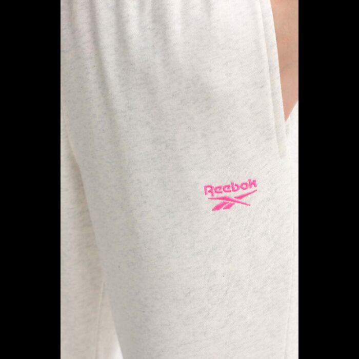 ⁦Reebok Women's RI FRENCH TERRY Pants- Silver⁩ - الصورة ⁦4⁩