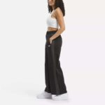 ⁦Reebok Women's Flare High Rise Pants- Black⁩ - الصورة ⁦2⁩