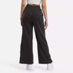 ⁦Reebok Women's Flare High Rise Pants- Black⁩ - الصورة ⁦3⁩