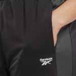 ⁦Reebok Women's Flare High Rise Pants- Black⁩ - الصورة ⁦6⁩