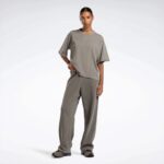 ⁦Reebok Women's Classics Natural Dye Boxy Tee- Beige⁩ - الصورة ⁦6⁩