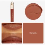⁦Rare Beauty by Selena Gomez Soft Pinch Tinted Lip Oil Honesty أحمر شفاه من رير⁩ - الصورة ⁦2⁩