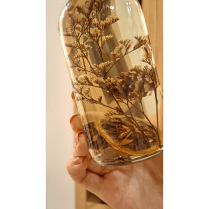 معطر عيدان 250 مل برائحة الحمضيات من 22 بيرفيوم مع أزهار مجففة ومكوّنات عطرية داخلية