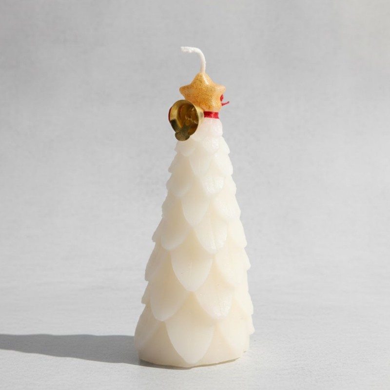 103396643_6970ebbc5b6d4 شمعة كريسماس معطرة على شكل شجرة حجم وسط لون أبيض مع شبرة أحمر وجرس ذهبي - الصورة 1