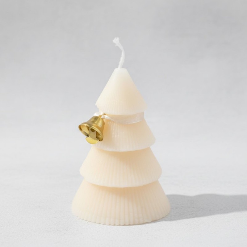 103396649_6970ebc0a4ba7 شمعة كريسماس معطرة على شكل شجرة حجم صغير مع جرس ذهبي لون أبيض مع شبرة أبيض - الصورة 1