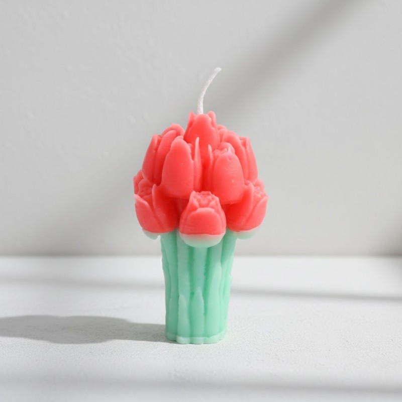 ⁦شمعة معطرة على شكل وردة لون أحمر مع شبرة فضي حجم صغير⁩ - الصورة ⁦1⁩