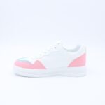 ⁦حذاء رياضي كلاسيك جلد للنساء لون أبيض وزهري⁩ - الصورة ⁦4⁩