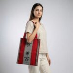 ⁦شنطة توت باغ عملية بسيطة بالقماش البدوي الوان منوعة احمر⁩ - الصورة ⁦3⁩