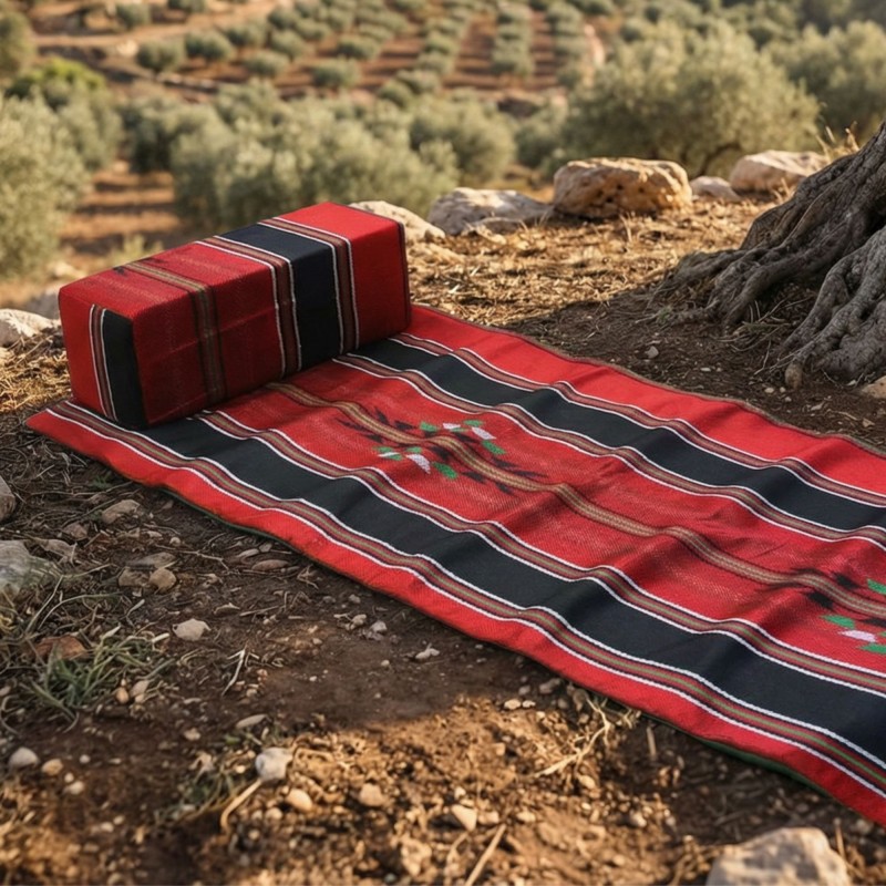 ⁦فرشة رحل مع مسند بتصميم فلسطيني⁩ - الصورة ⁦1⁩