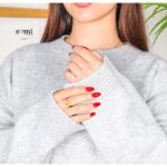 ⁦بلوزة صوف بأكمام طويلة وقبة دائرية One Size للنساء لون سكني⁩ - الصورة ⁦5⁩