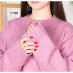 ⁦بلوزة صوف بأكمام طويلة وقبة دائرية One Size للنساء لون فوشي⁩ - الصورة ⁦4⁩