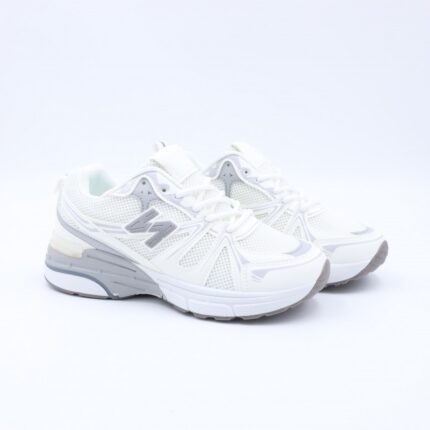 بوت رياضي ستاتي لون ابيض