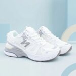 ⁦بوت رياضي ستاتي لون ابيض⁩ - الصورة ⁦6⁩