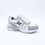 ⁦بوت رياضي ستاتي لون أبيض ورمادي⁩ - الصورة ⁦2⁩