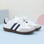 ⁦بوت رياضي بناتي لون أبيض وكحلي⁩ - الصورة ⁦6⁩