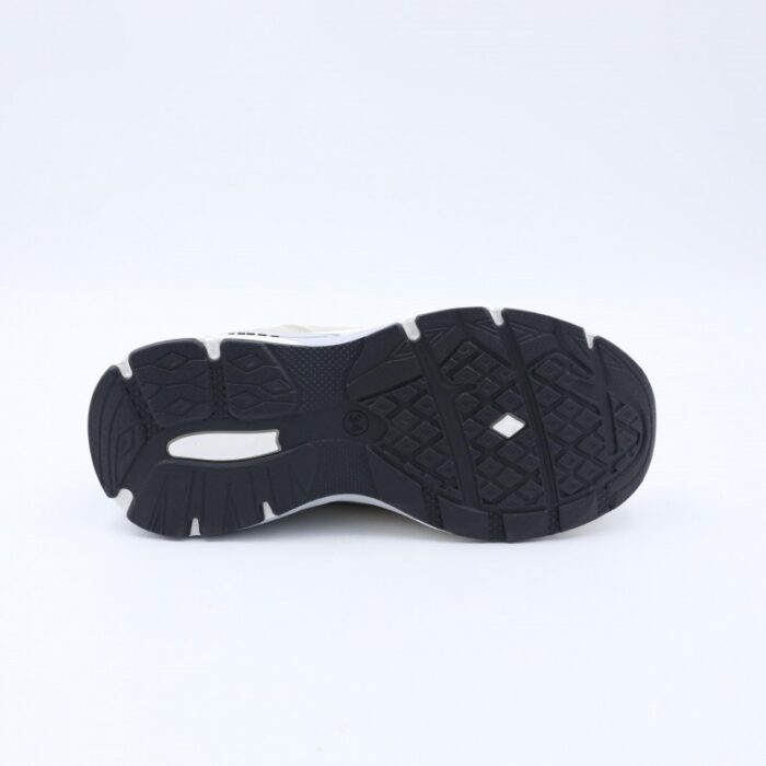 ⁦حذاء تصميم رياضي محيير لون بيج وكاكي⁩ - الصورة ⁦5⁩