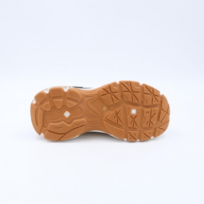 ⁦حذاء تصميم رياضي محيير لون بيج وكاكي⁩ - الصورة ⁦5⁩