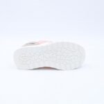 ⁦بوت رياضي بناتي للأطفال لون أبيض وزهري⁩ - الصورة ⁦5⁩