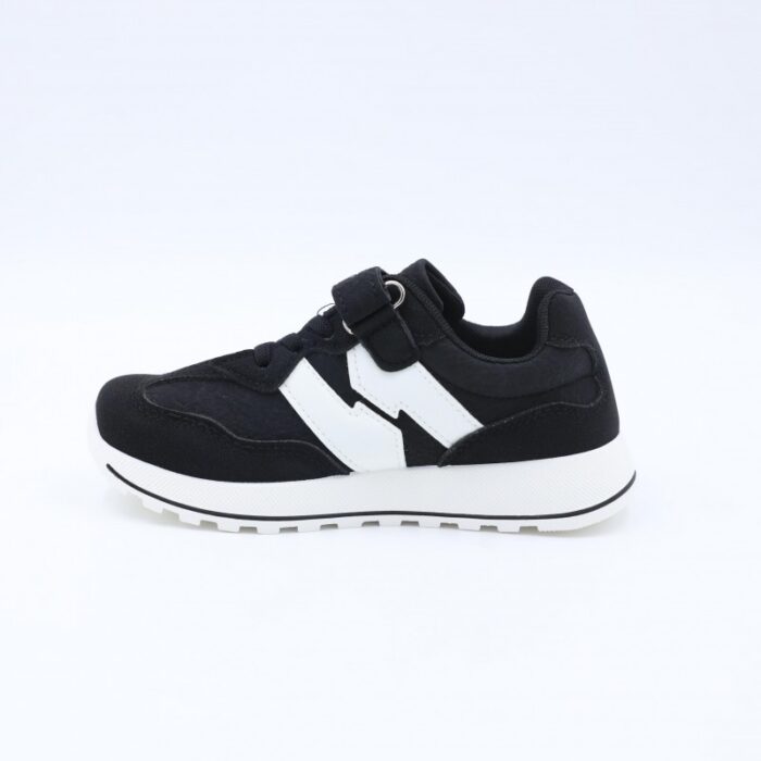 ⁦بوت رياضي للأطفال لون اسود وابيض⁩ - الصورة ⁦4⁩