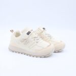 بوت رياضي للأطفال لون بيج