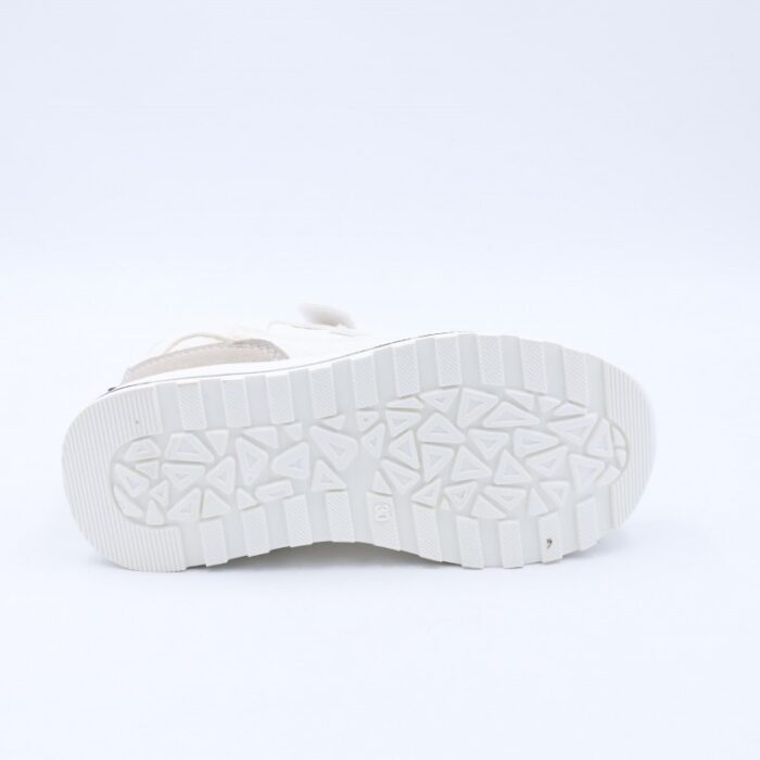 ⁦بوت رياضي للأطفال لون ابيض واسود⁩ - الصورة ⁦5⁩