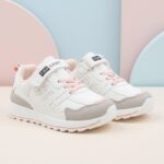 ⁦بوت رياضي للأطفال لون ابيض وزهري⁩ - الصورة ⁦6⁩