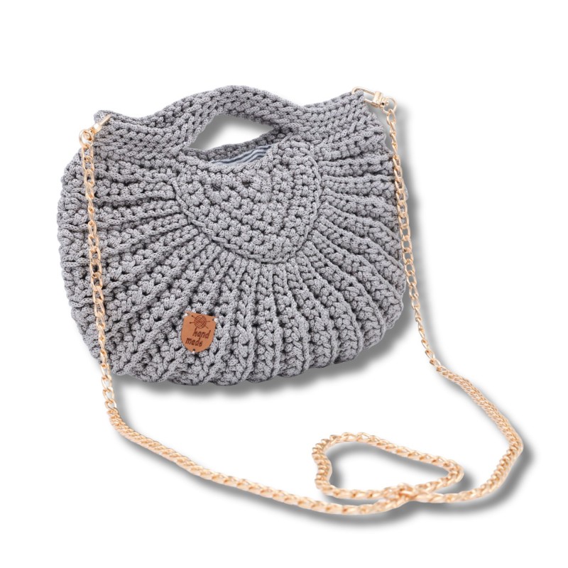 ⁦شنطة فراشة مع يد سلسلة لون فضي - نكشة فن⁩ - الصورة ⁦1⁩