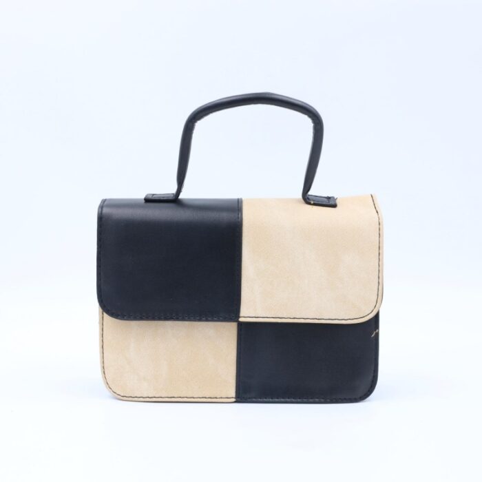 ⁦شنطة حقيبة يد نسائية بلونين بيج واسود⁩ - الصورة ⁦2⁩